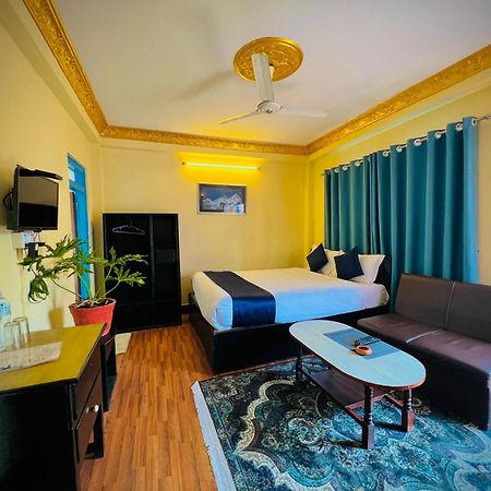 Temple Town Inn Kathmandu Exteriör bild