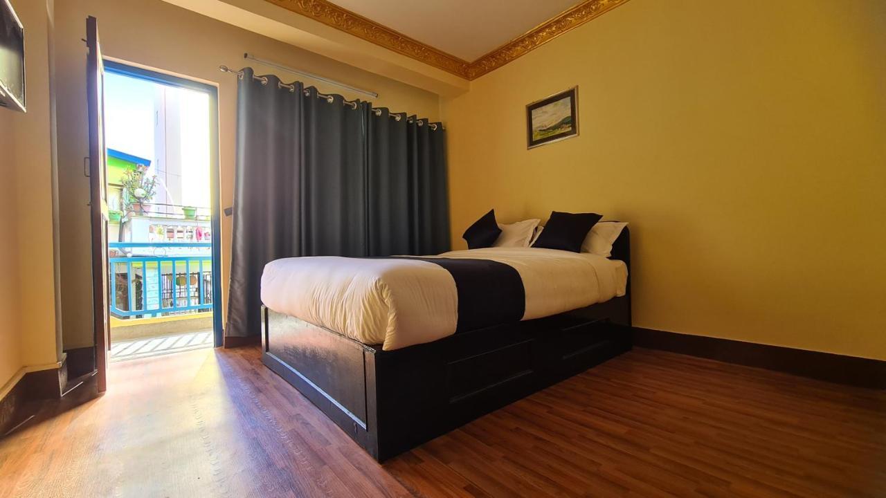Temple Town Inn Kathmandu Exteriör bild