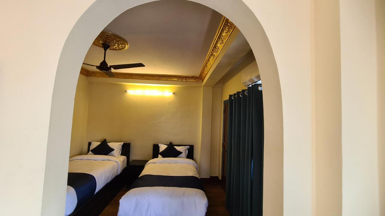 Temple Town Inn Kathmandu Exteriör bild