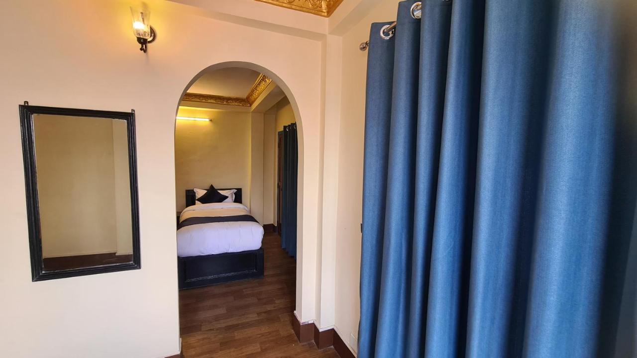 Temple Town Inn Kathmandu Exteriör bild